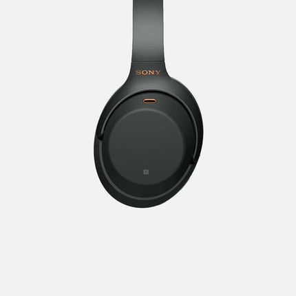 Noice-cancelling headphones